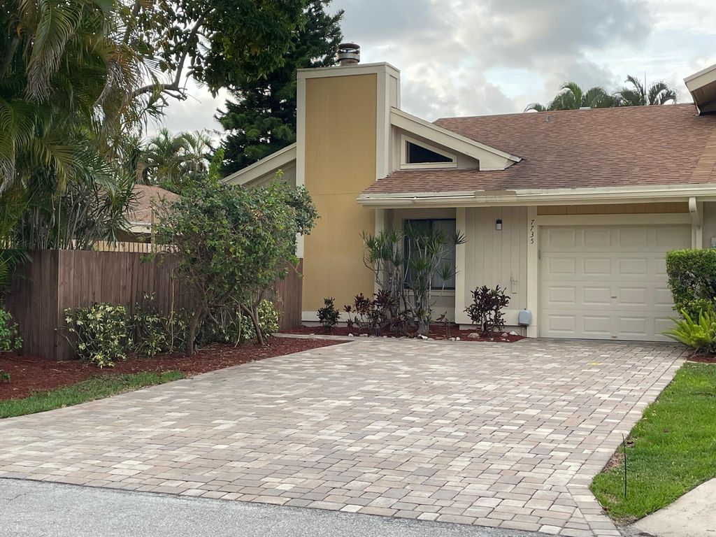 7735 E Kenway Pl Place E, Boca Raton, FL 33433