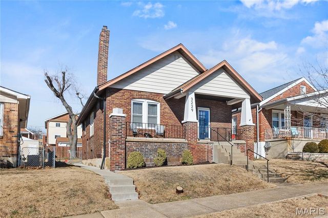 3229 Childress Avenue, St Louis, MO 63139