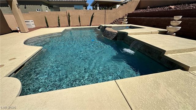264 North Hollywood Boulevard, Las Vegas, NV 89110
