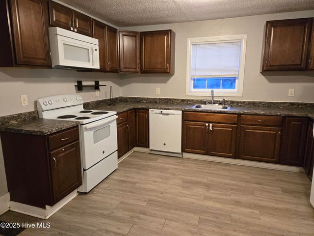 306 Richlands Avenue, Jacksonville, NC 28540