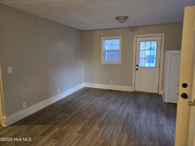 306 Richlands Avenue, Jacksonville, NC 28540