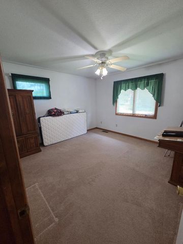 7177 E Grace Avenue, New Carlisle, IN 46552