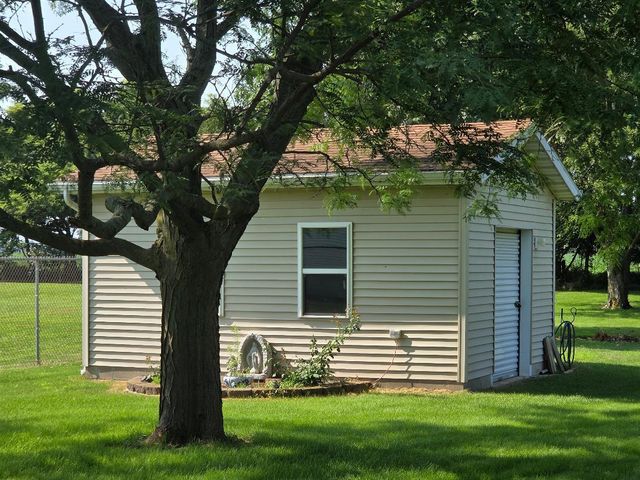 7177 E Grace Avenue, New Carlisle, IN 46552