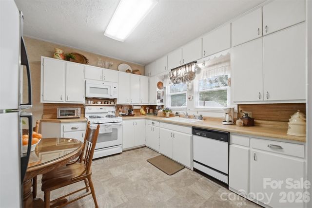 408 Garrou Avenue SE, Valdese, NC 28690