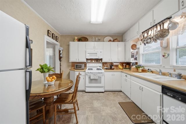 408 Garrou Avenue SE, Valdese, NC 28690