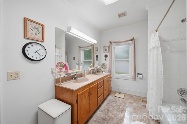 408 Garrou Avenue SE, Valdese, NC 28690