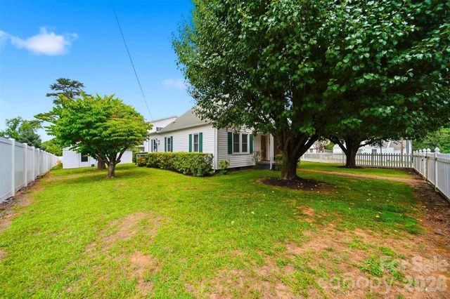 408 Garrou Avenue SE, Valdese, NC 28690