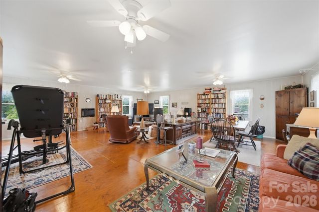 408 Garrou Avenue SE, Valdese, NC 28690