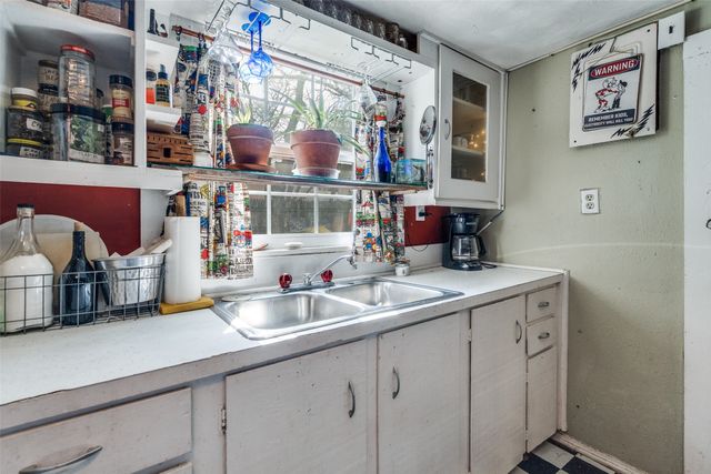 920 Cedar Hill Avenue, Dallas, TX 75208