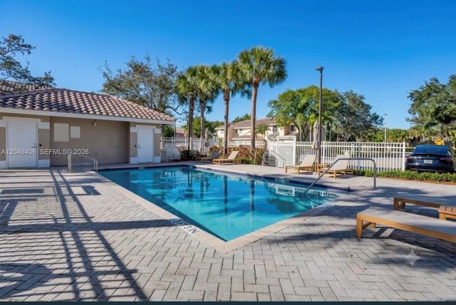 4070 NW 92nd Ave, Sunrise, FL 33351