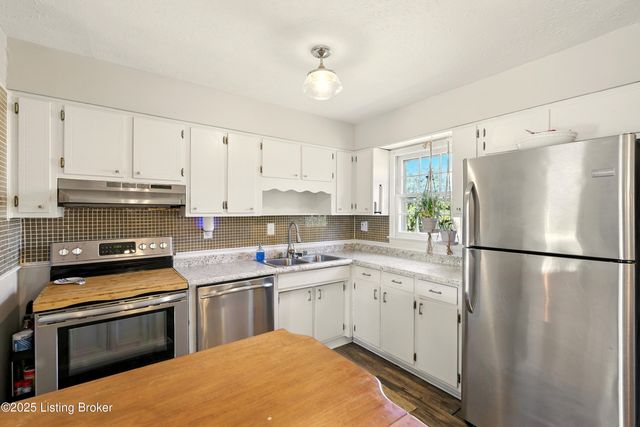 9209 Foxtail Ct, Crestwood, KY 40014