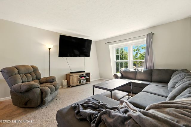 9209 Foxtail Ct, Crestwood, KY 40014