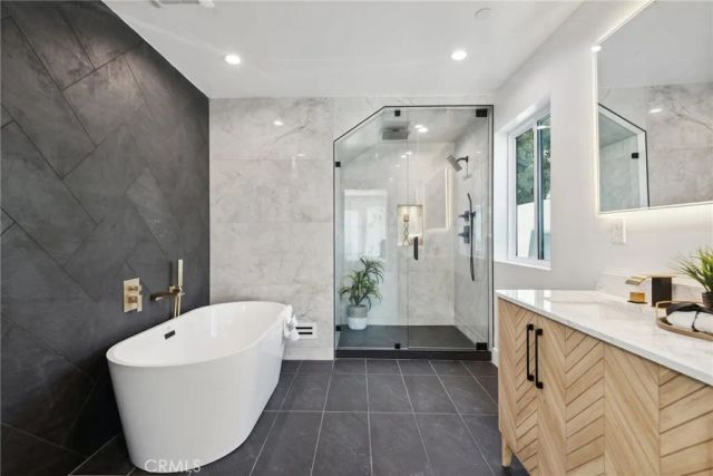 17406 Valerio Street, Lake Balboa, CA 91406