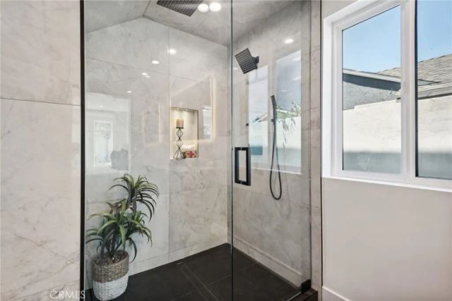 17406 Valerio Street, Lake Balboa, CA 91406