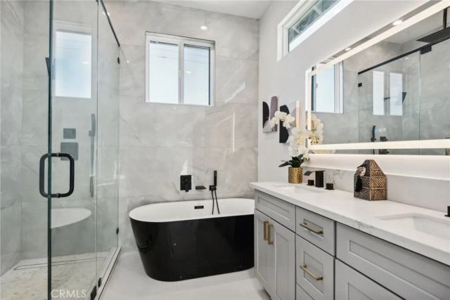 17406 Valerio Street, Lake Balboa, CA 91406