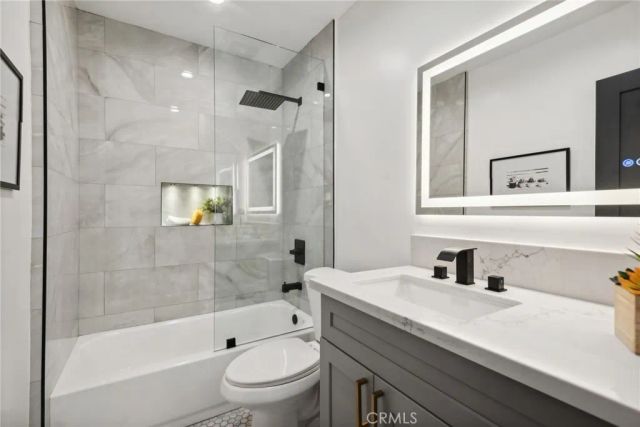 17406 Valerio Street, Lake Balboa, CA 91406