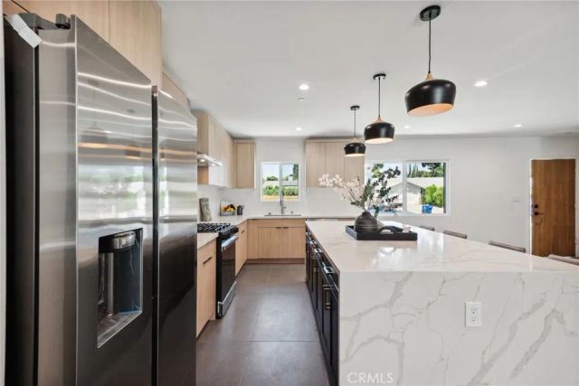 17406 Valerio Street, Lake Balboa, CA 91406