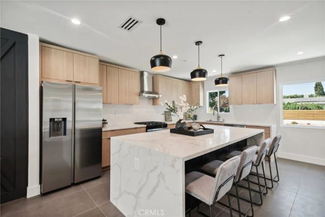 17406 Valerio Street, Lake Balboa, CA 91406