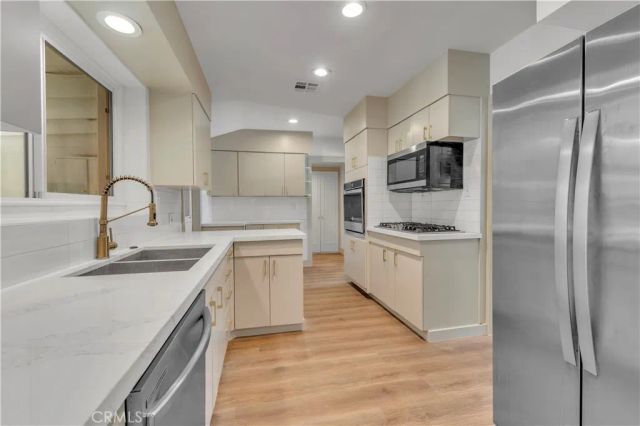 11944 Hesby Street, Valley Village, CA 91607