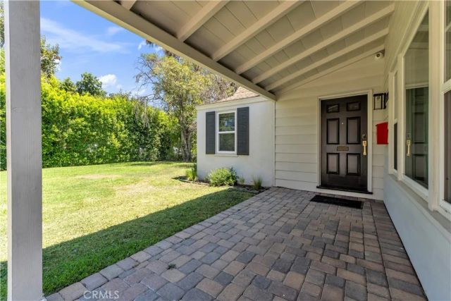 11944 Hesby Street, Valley Village, CA 91607
