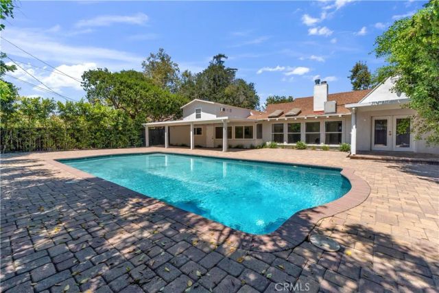 11944 Hesby Street, Valley Village, CA 91607