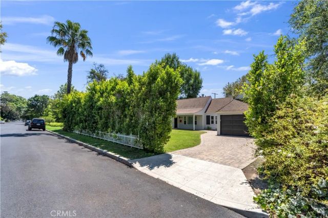 11944 Hesby Street, Valley Village, CA 91607