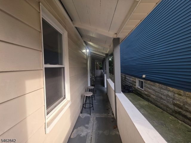 82 Palm St, Newark City, NJ 07106