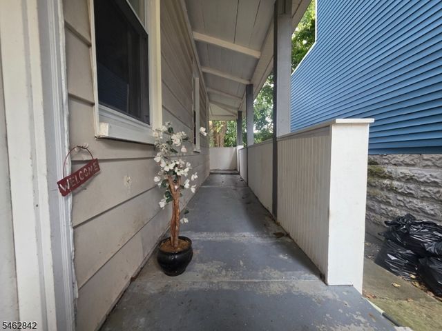 82 Palm St, Newark City, NJ 07106