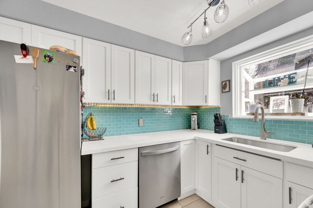 9025 S BONNET DR, Sandy, UT 84093
