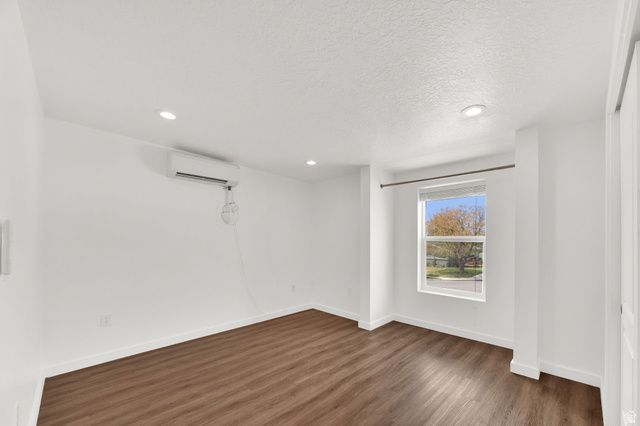 9025 S BONNET DR, Sandy, UT 84093