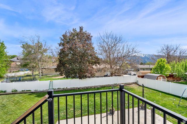9025 S BONNET DR, Sandy, UT 84093