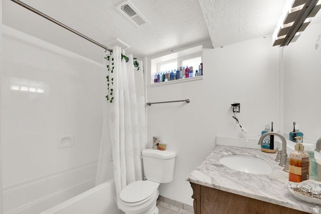 9025 S BONNET DR, Sandy, UT 84093