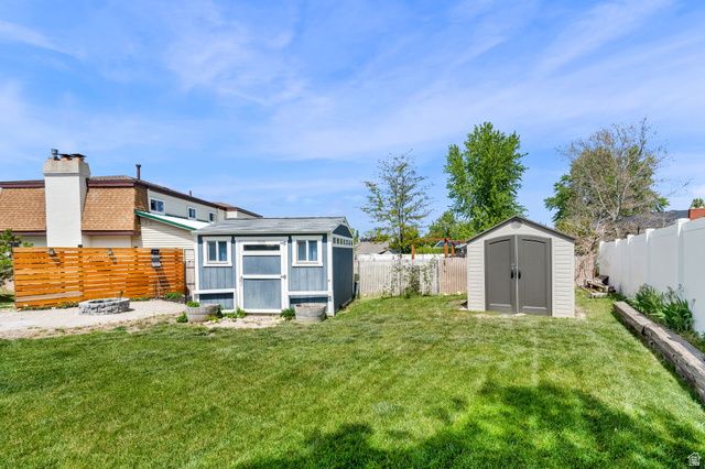 9025 S BONNET DR, Sandy, UT 84093