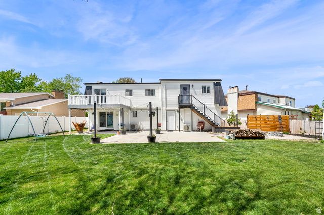 9025 S BONNET DR, Sandy, UT 84093