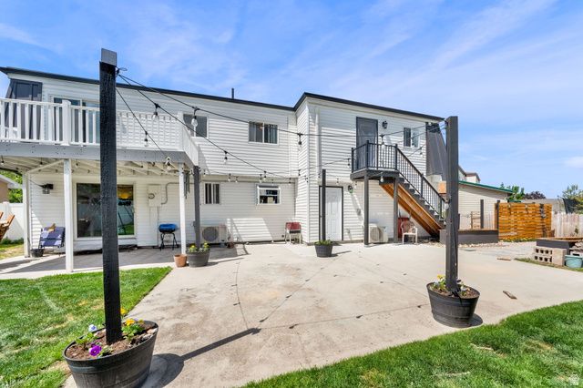 9025 S BONNET DR, Sandy, UT 84093