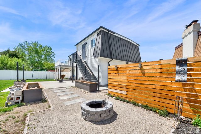 9025 S BONNET DR, Sandy, UT 84093