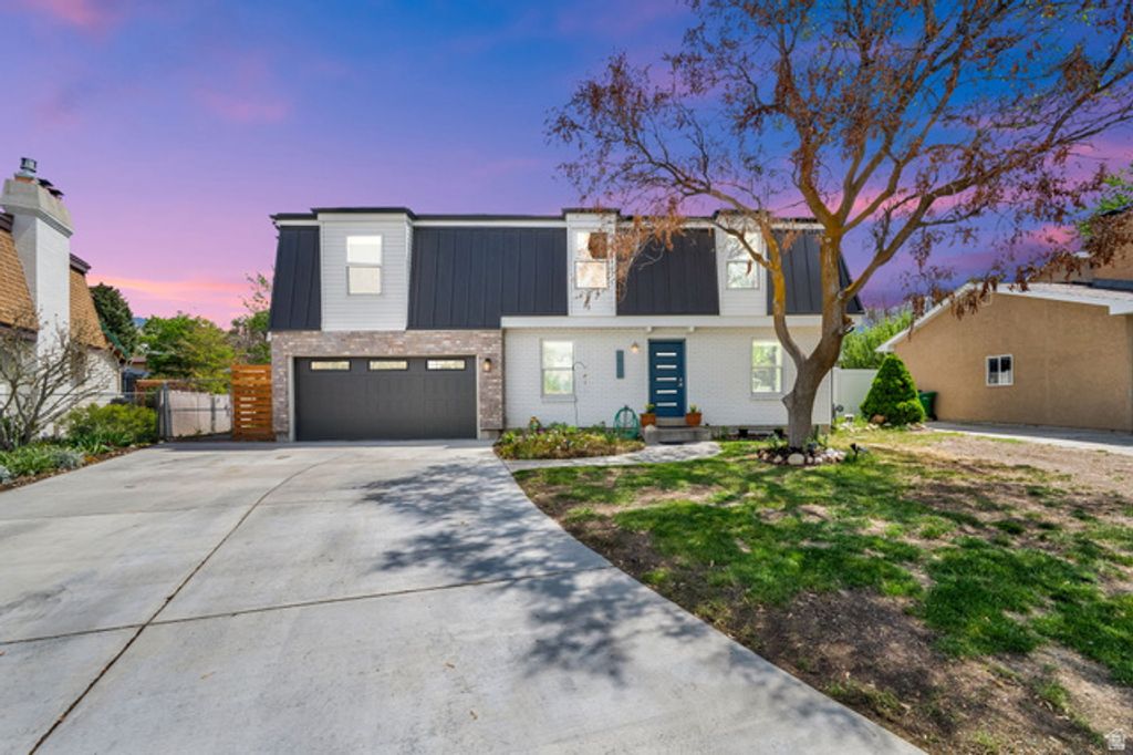 9025 S BONNET DR, Sandy, UT 84093