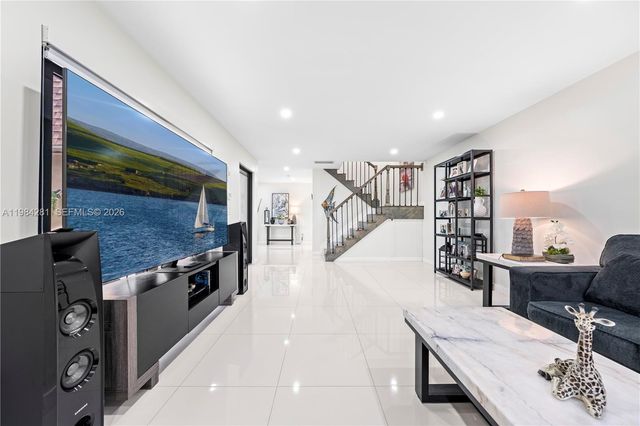 2415 W 67th Pl 8-11, Hialeah, FL 33016