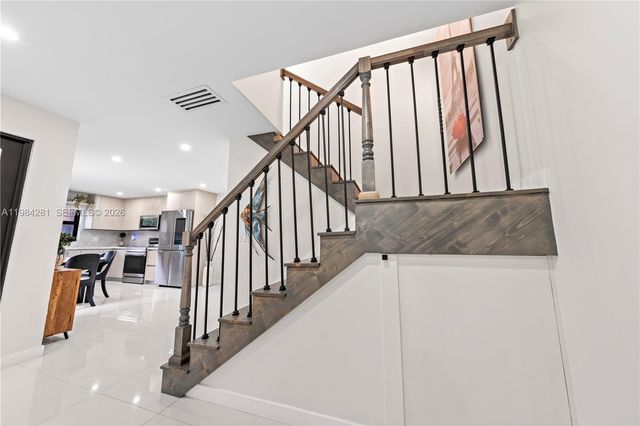 2415 W 67th Pl 8-11, Hialeah, FL 33016