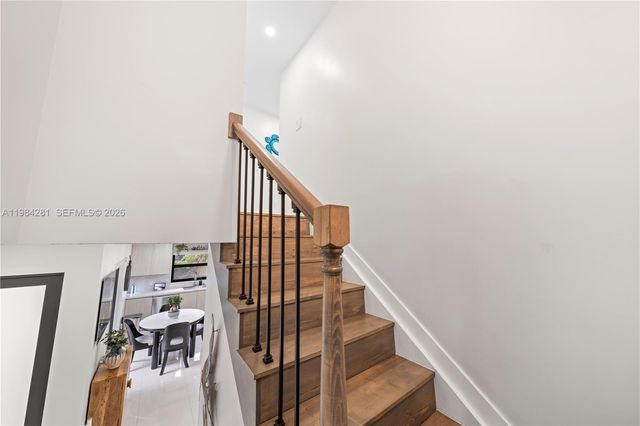 2415 W 67th Pl 8-11, Hialeah, FL 33016