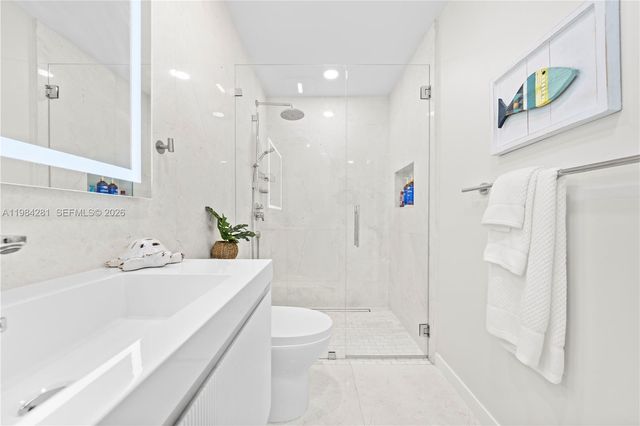 2415 W 67th Pl 8-11, Hialeah, FL 33016