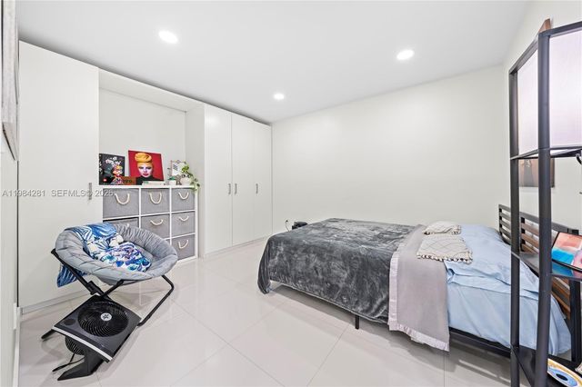 2415 W 67th Pl 8-11, Hialeah, FL 33016