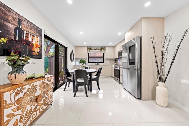 2415 W 67th Pl 8-11, Hialeah, FL 33016