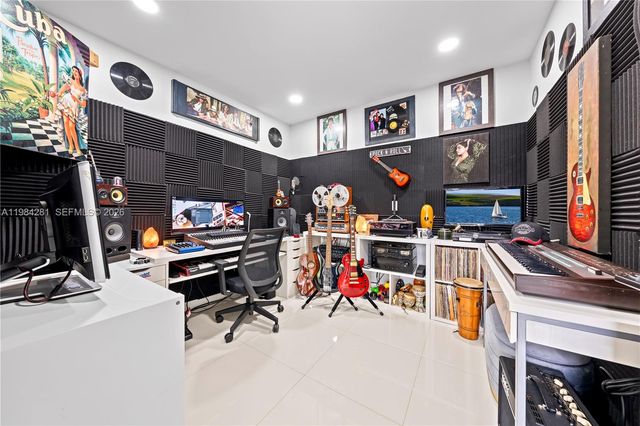 2415 W 67th Pl 8-11, Hialeah, FL 33016