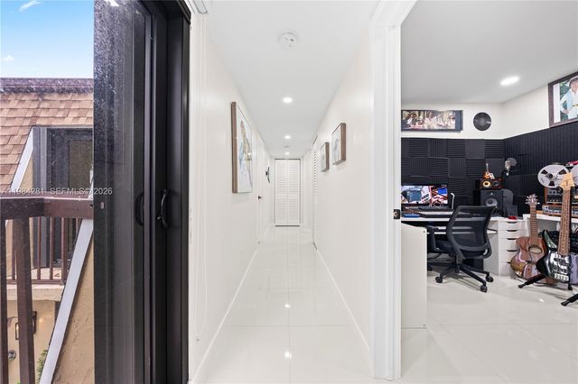 2415 W 67th Pl 8-11, Hialeah, FL 33016