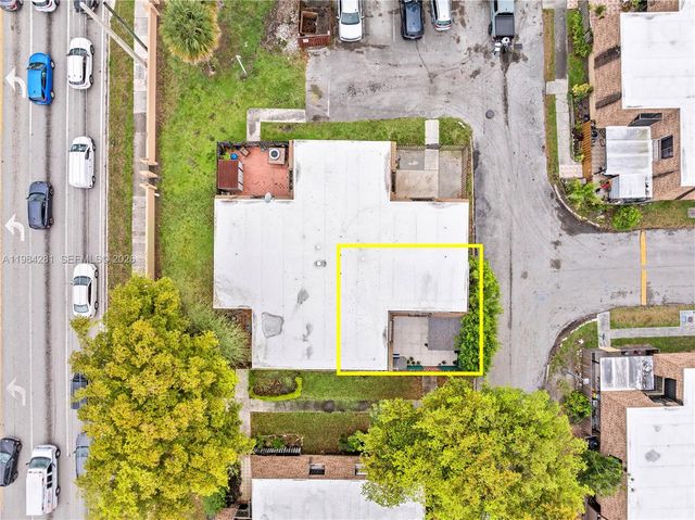 2415 W 67th Pl 8-11, Hialeah, FL 33016