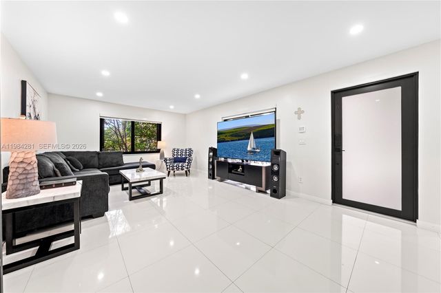 2415 W 67th Pl 8-11, Hialeah, FL 33016