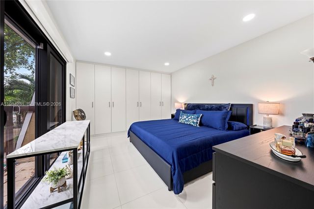 2415 W 67th Pl 8-11, Hialeah, FL 33016