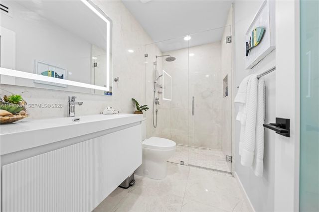 2415 W 67th Pl 8-11, Hialeah, FL 33016