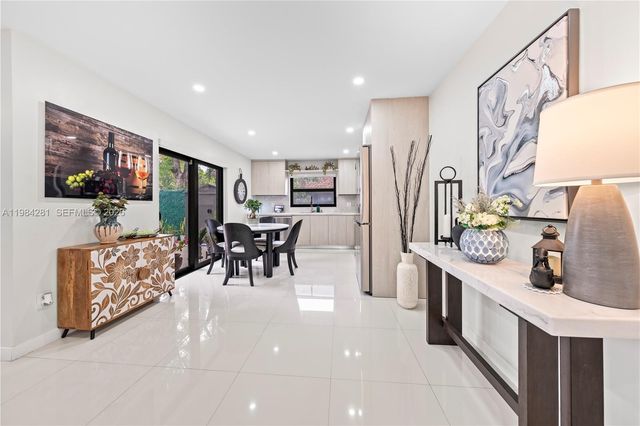 2415 W 67th Pl 8-11, Hialeah, FL 33016